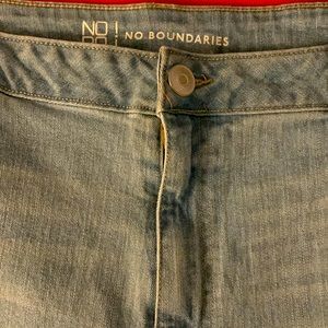No Boundaries Mom Jean Light Wash